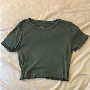 Aerie Green Crop Top with Crew Neck and Fitted Style